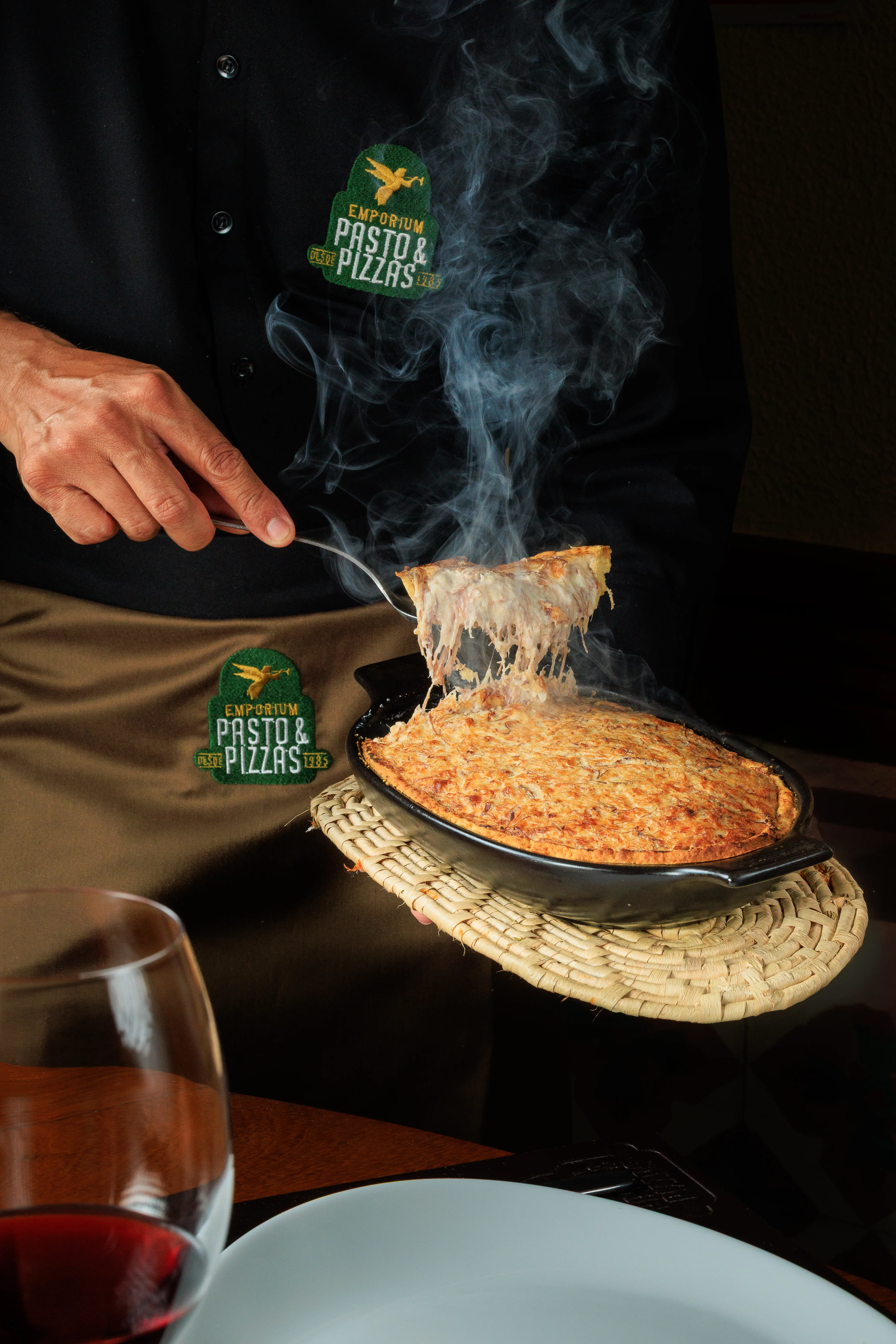 Preparo da massa no Emporium Pasto & Pizzas